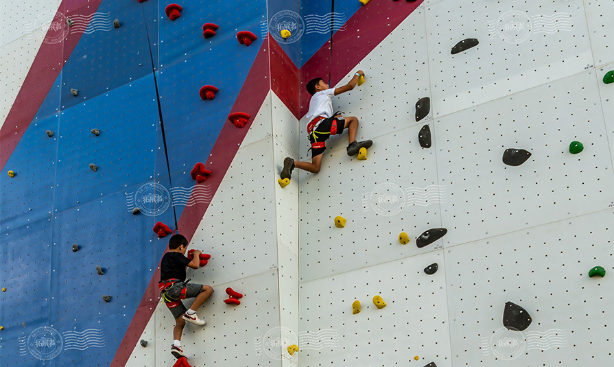 outdoor climbing center, building a climbing wall, climbing center, building a climbing gym, climbing wall maufacturer, climbing wall supplier